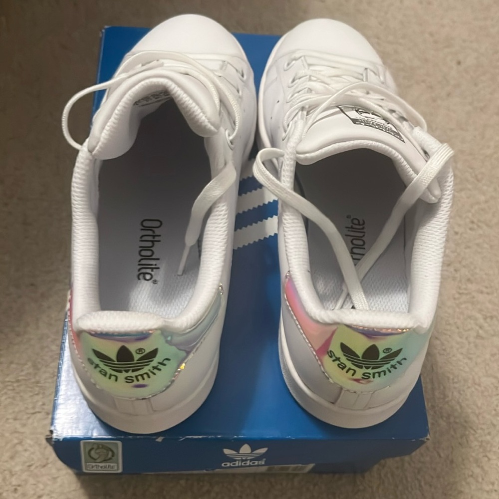 ADIDAS Stan Smith Iridescent mirror like affect. SUPER CUTE Brand New NEVER WORN